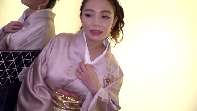 Seductive Restaurant Owner Exposes Ripe H-Cup Breasts Under Her Kimono