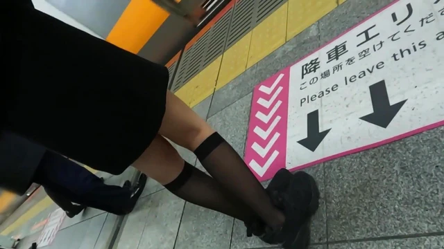 Sneaky Peek At Train Girl's Skirt Ends With Her Buttocks Getting Ejaculation