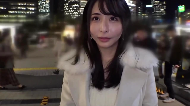 Seductive Psychopath Clerk Turns Wild Beast For Perverted Pleasure Adventure