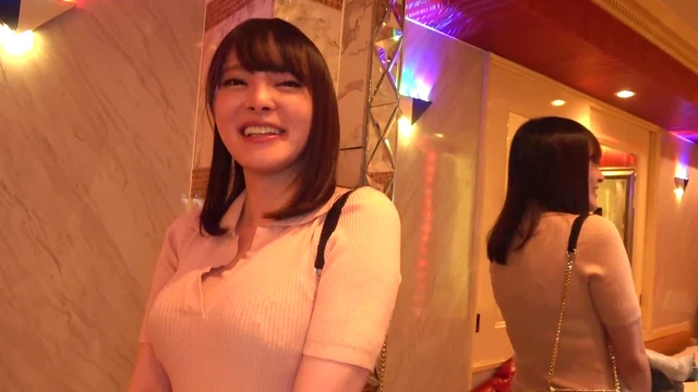 G-Cup Beauty Bar Girl Teases Nipples, Gives Blowjob, Gets Fucked Cowgirl Style Bath Sex