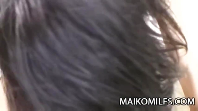 Sweet Japanese Temptress Delivers Mind-blowing Oral Pleasures Expertly