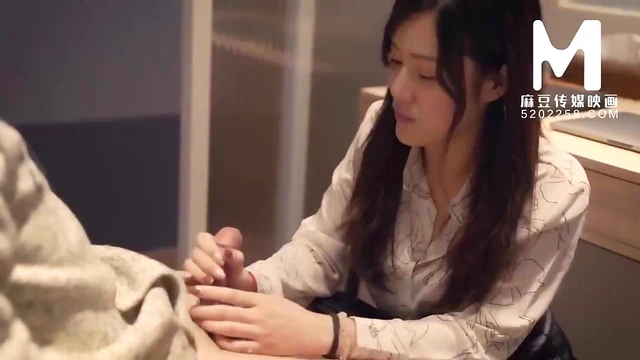 Amateur Asia Babe's Sultry Sex Showdown Delights Viewers Deeply