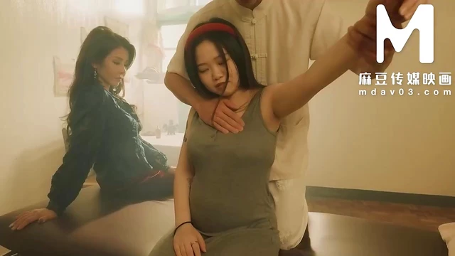 Sizzling AsiaM Model Captivates with Sultry Poses & Tempting Teases Trailing Seduction