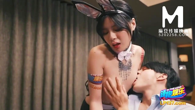 Luxurious Sugar Babe Teases Cam Before Hot Explicit Showdown Close-Up