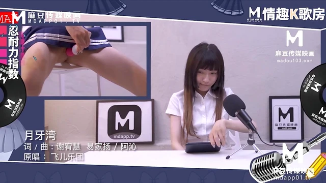 Seductive Escort Gets Off Solo Showing Her Pleasure Skills