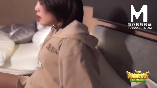 Passionate French Beauty Delivers Hot Oral Pleasure in Crystal-clear Detail