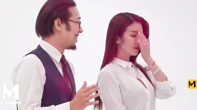 Brilliant Asian MILF Tempts You into Hot Sex Session On Cam