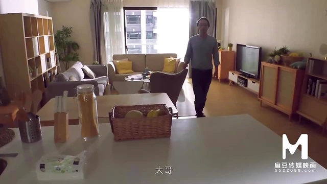 Sizzling Doxy Model Entices with Sultry Media Temptations Online