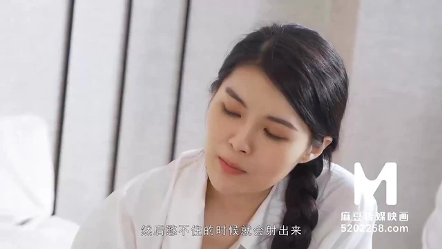 Hot Chippie Takes Two Cocks in Sexy Threesome Action Ride