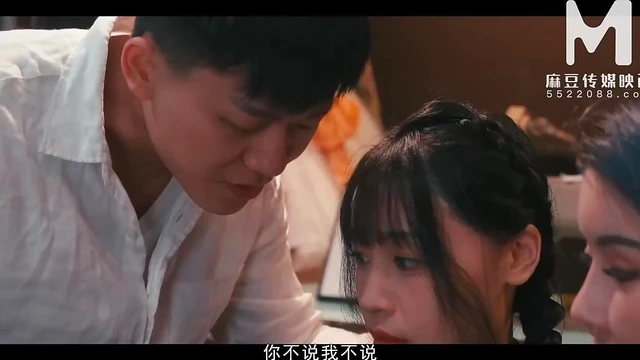 Sizzling Beauty Stars in Hot Threesome Action Scene Online