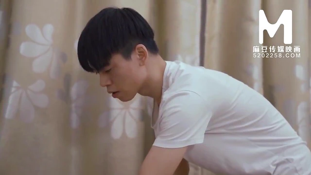 Asian Minx Gets Drenched While Acting Out Her Kinky Fantasies Live On Camera