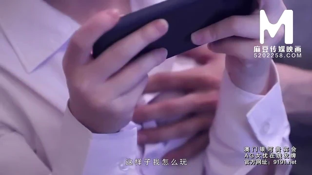 Sweet Temptress Reveals Her Naughty Secrets in Steamy Bedtime Encounter