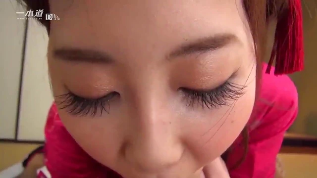 Yu Shiina's Princess Cleaning Blow Job Never Ends in Her Kimono