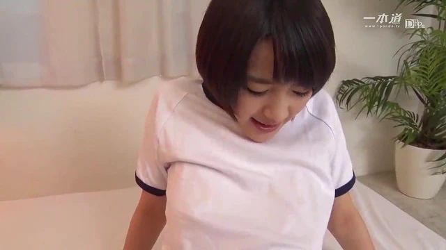 Mari Haneda Tantalizingly Teases Her Curves While Giving Sensual Foot Massage