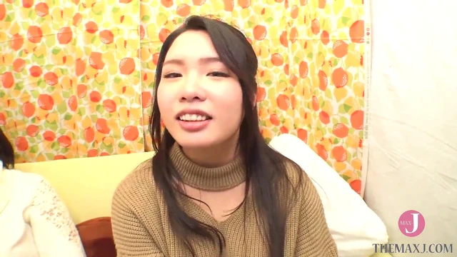 Embarrassed Amateur Lesbian Pickup: Teasing & Licking My Best Friend’s Raw Pussy For The First Time