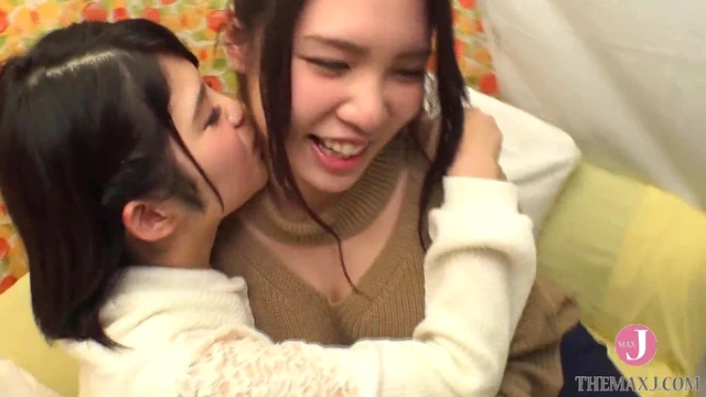 Embarrassed Amateur Lesbian Pickup: Teasing & Licking My Best Friend’s Raw Pussy For The First Time