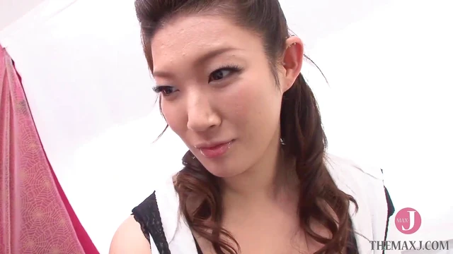 Haruna Directs Amateur Lesbians' Steamy Climax at Squirting Orgasm Festival