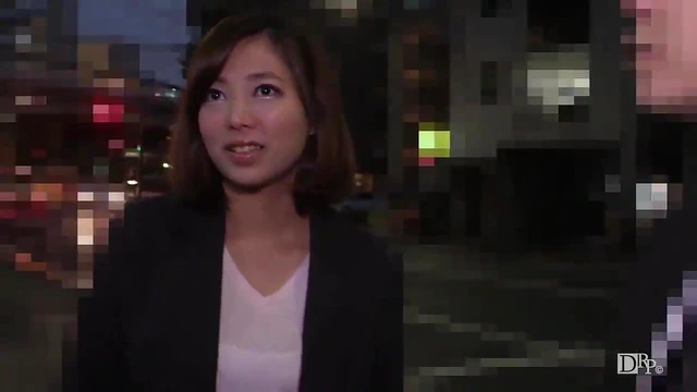 Rio Akiba Shows Off Her Working Skills With Hot Pickup Action