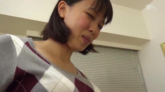 Yukie 1 Offers Pussy in Exchange for Breaking Your Cell Phone