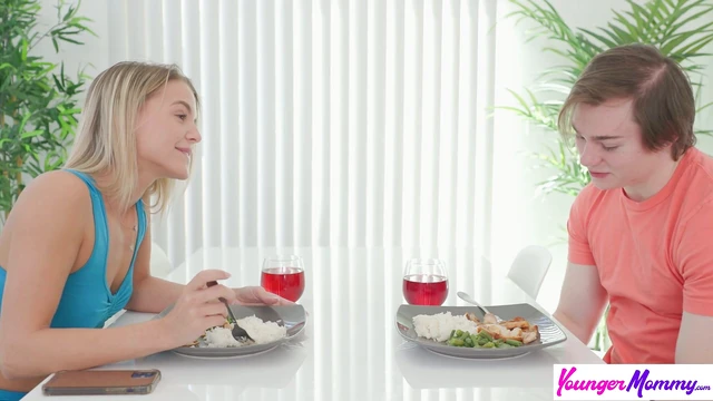 Naughty Step-Mom Evelyn Payne Shows Stepson The Joys Of Milfs - S1,E9