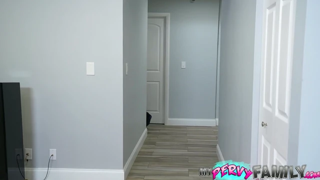 Teen Gracie Gates' Gushes Hard In Explicit Part One Blowjob Action