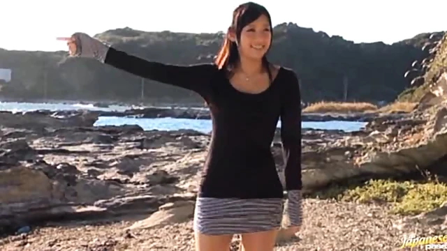 Passionate Japanese Hottie Gets Her Pussy Toyed Deep Inside Cave