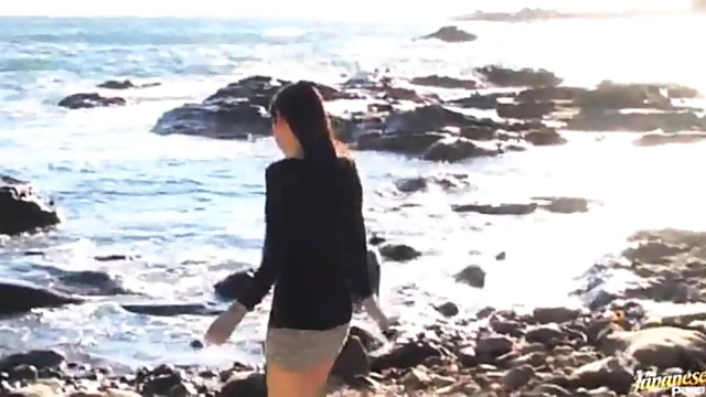 Passionate Japanese Hottie Gets Her Pussy Toyed Deep Inside Cave