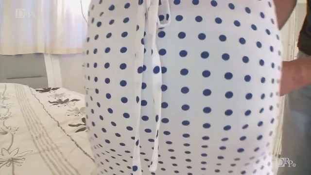 Sultry Japanese Cover-Girl Doxy Tempts With Her Irresistible Seduction Skills