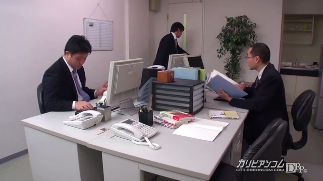 Seductive Squeezes Her Pussy Orgasmically For Ultimate Pleasure