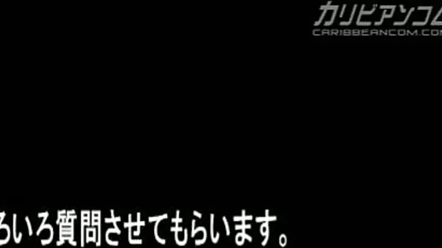 Ren Azumi's Seductive Performance Captivates Viewers With Her Charm