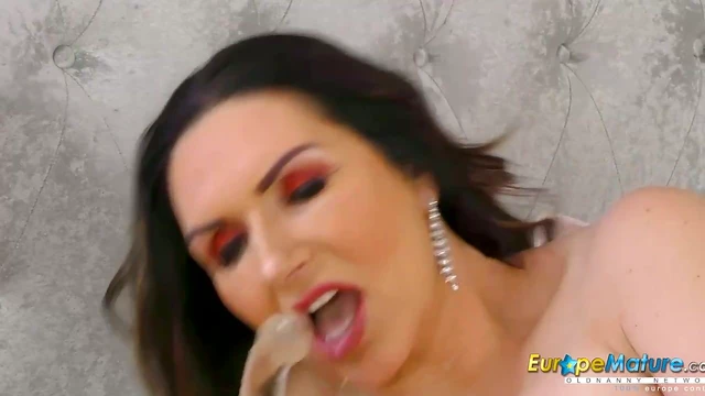 Sensuous Josephine Tempts With Her Sagging Curves And Seductive Tease