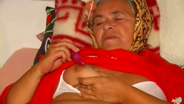 Natural Tits Babe Enjoys Passionate Hotel Room Sex Encounter