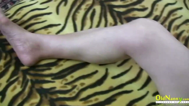 Side Piece Smiles While Giving Sweet Oral Orgasms To Her Man