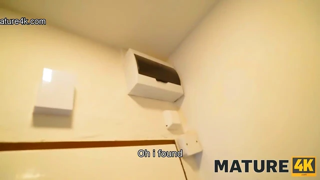 Hot Granny Gets Fucked By Young Stud Dwayne In Bedroom