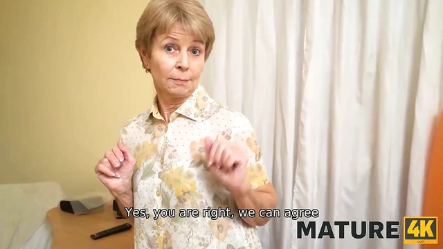 Seductive Mature Woman Showcases Her Expert Masturbation Skills in Stunning 4K