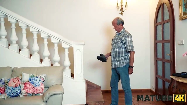 Sizzling Mature Cougar Delivers Unforgettable 4K Pleasure Ride