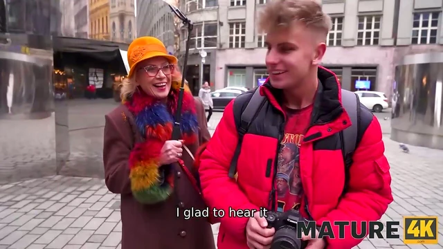 Seductive Mature Woman in Stockings Offers Dirty Pleasures in HD Quality