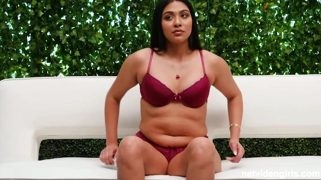 Seductive Beauty Noname Delivers Unforgettable Blowjob Experience