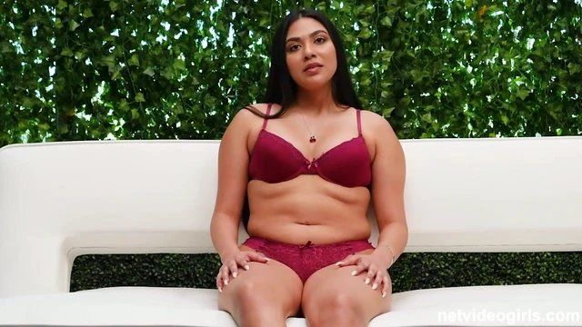 Seductive Beauty Noname Delivers Unforgettable Blowjob Experience