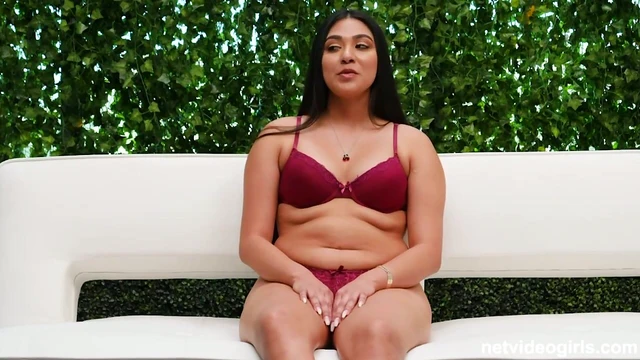 Seductive Beauty Noname Delivers Unforgettable Blowjob Experience