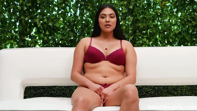 Seductive Beauty Noname Delivers Unforgettable Blowjob Experience