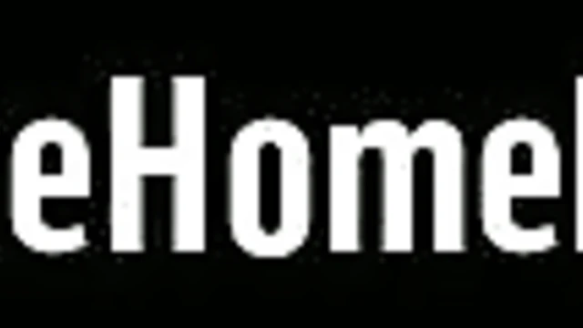 Shaved Queen Shows Off Her Passionate XXX Skills Expertly