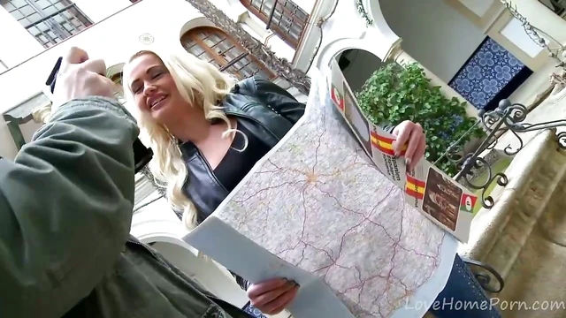 Blonde Playgirl Teases With Her Sultry Clips and Naughty Tricks