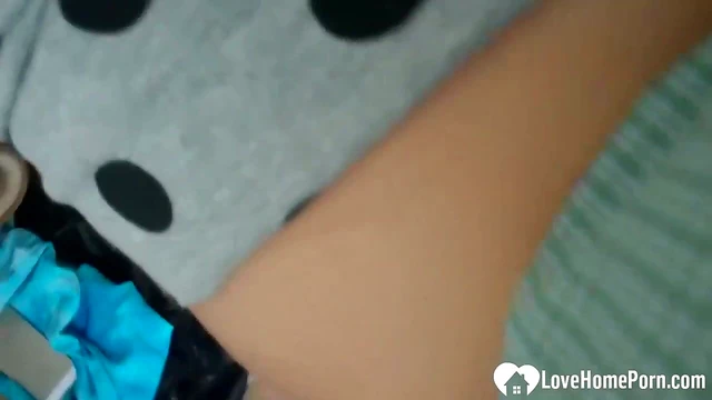 Ingenious Minx Shaves Pussy for Hot Sex Scene at Love Home Porn Site