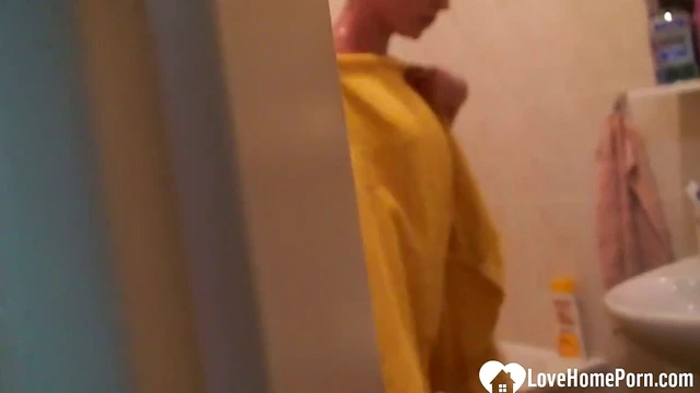 Tempting Solo Femme Explores Her Erotic Pleasures in Private Trailer