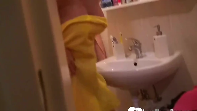 Tempting Solo Femme Explores Her Erotic Pleasures in Private Trailer