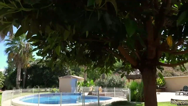 Lady Dee Gives Handjob Sex to Oldje With Expert Skill and Passion