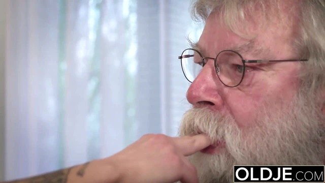 Emily Brix Takes On Aged Cock In Hot Pornstar Encounter