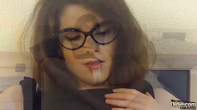 Seductive Sara Takes Charge In Her Trailer's Passionate Fuckfest Delight