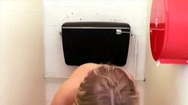 Sizzling Bonny Suzi Shows Off Her Big Ass in Hot Sex Scene